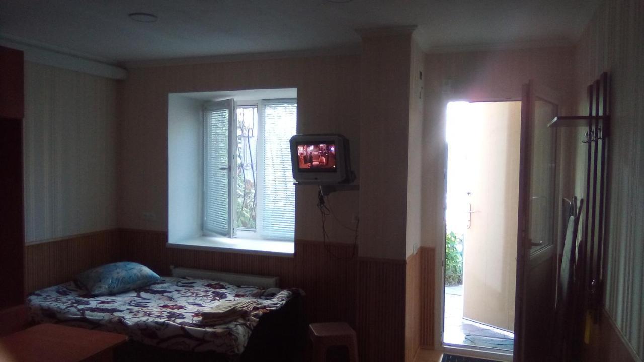 1-Я Слободская, 17А, Угол Проспекта Центрального, 3 Дивана, Wi-Fi, Отдельный Вход. Mykolajiv Buitenkant foto